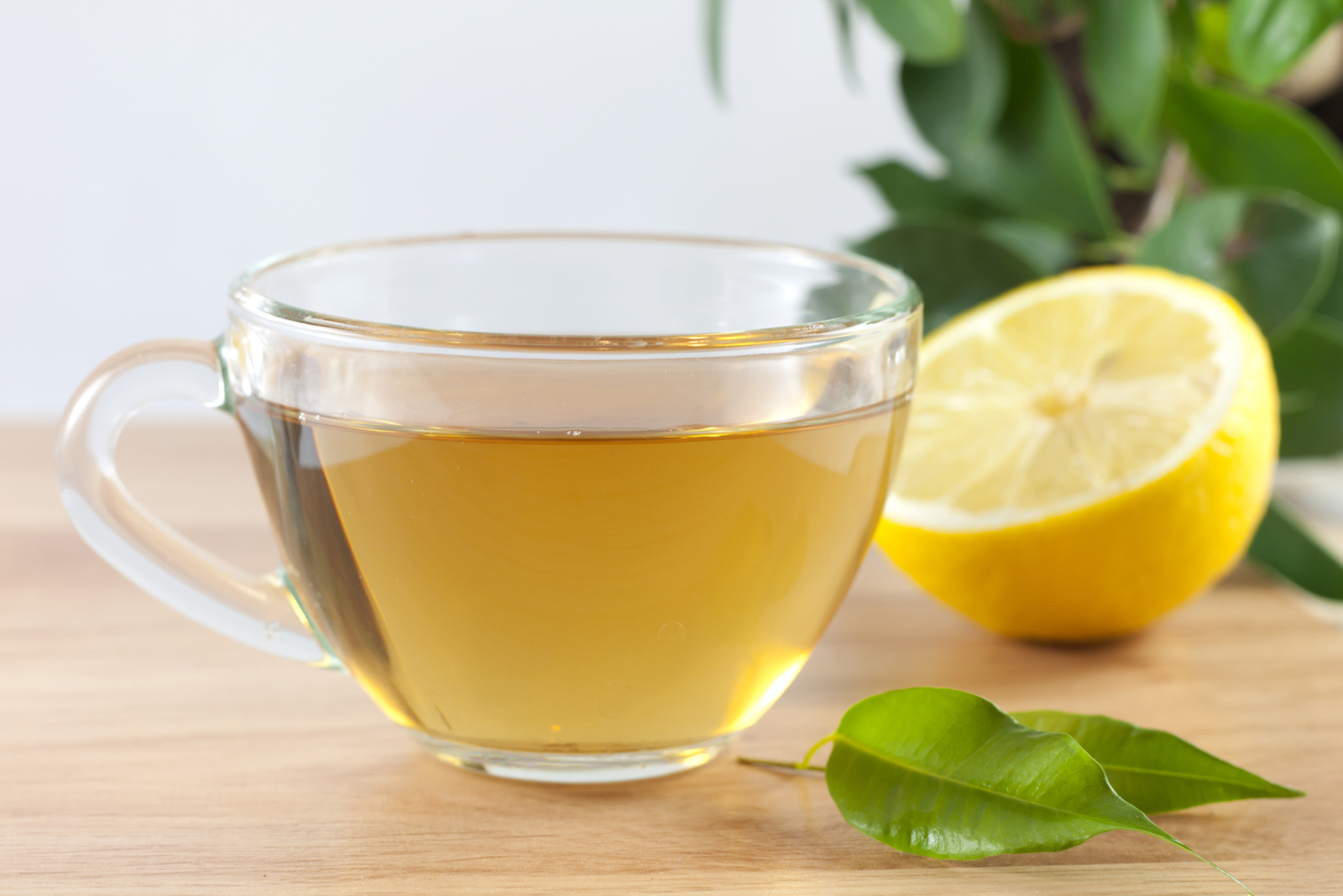 5 Detoxifying Drinks to Help Cleanse the Lungs