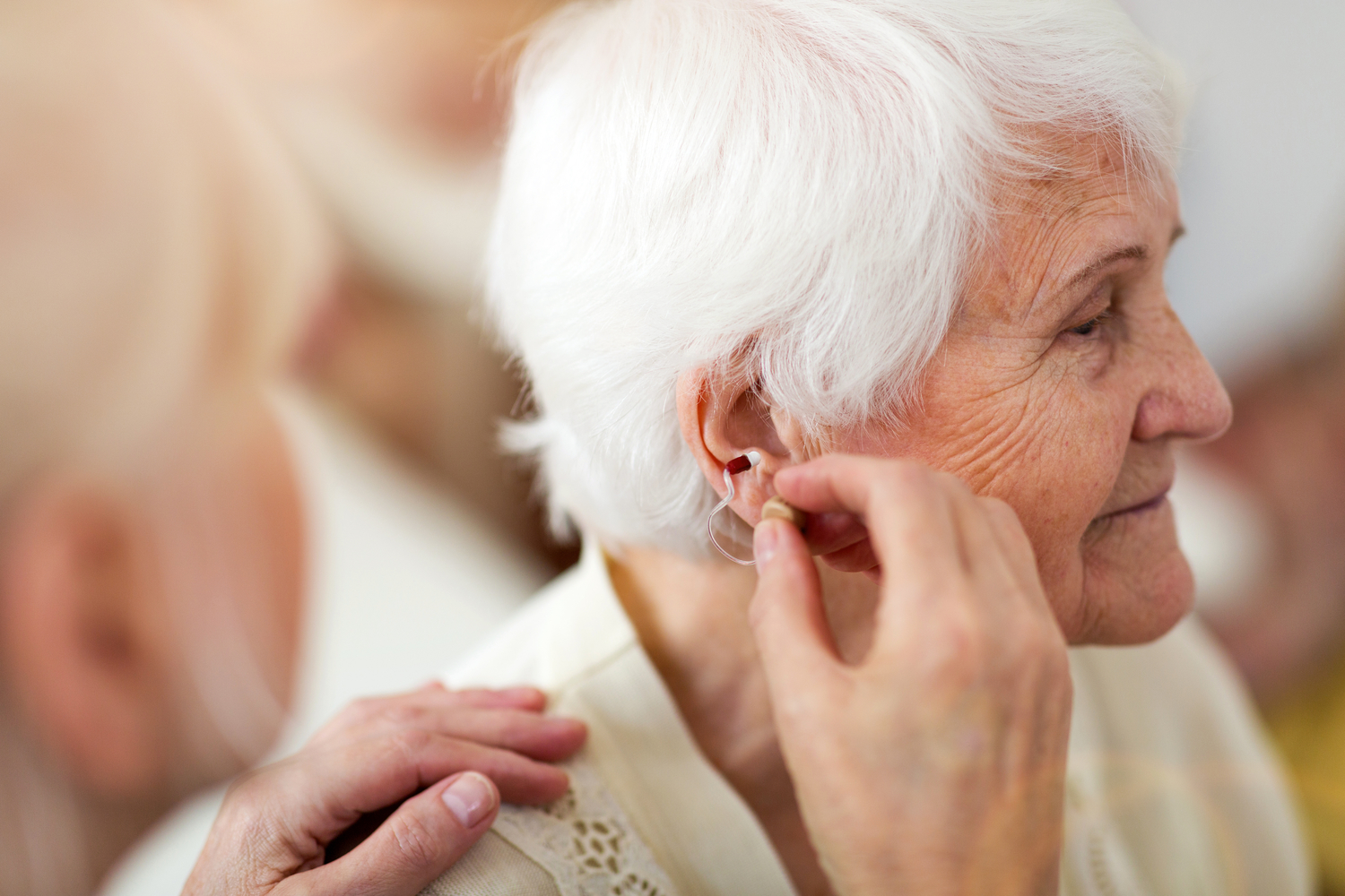 5 Early Warning Signs of Hearing Loss